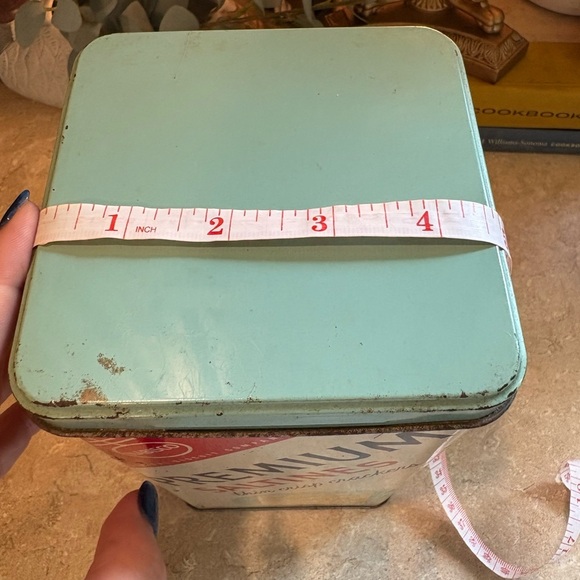 Vintage 1960's Nabisco Saltine Tin English & Spanish - Picture 9 of 10